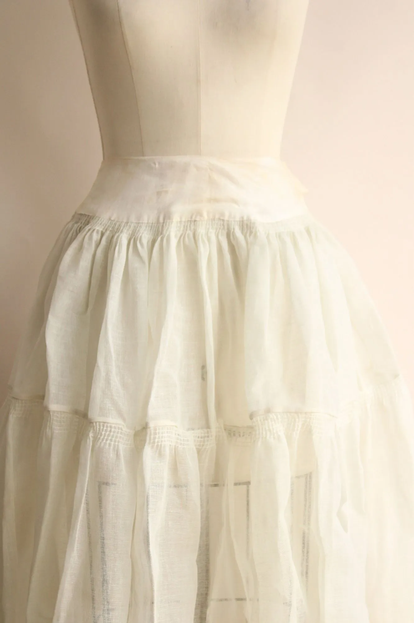 Vintage 1940s 1950s Winter White Gauze Pleated Crinoline